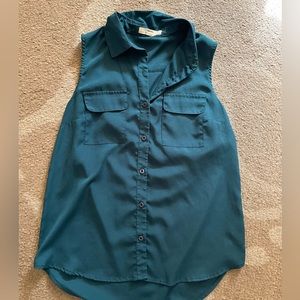 Green sleeveless blouse